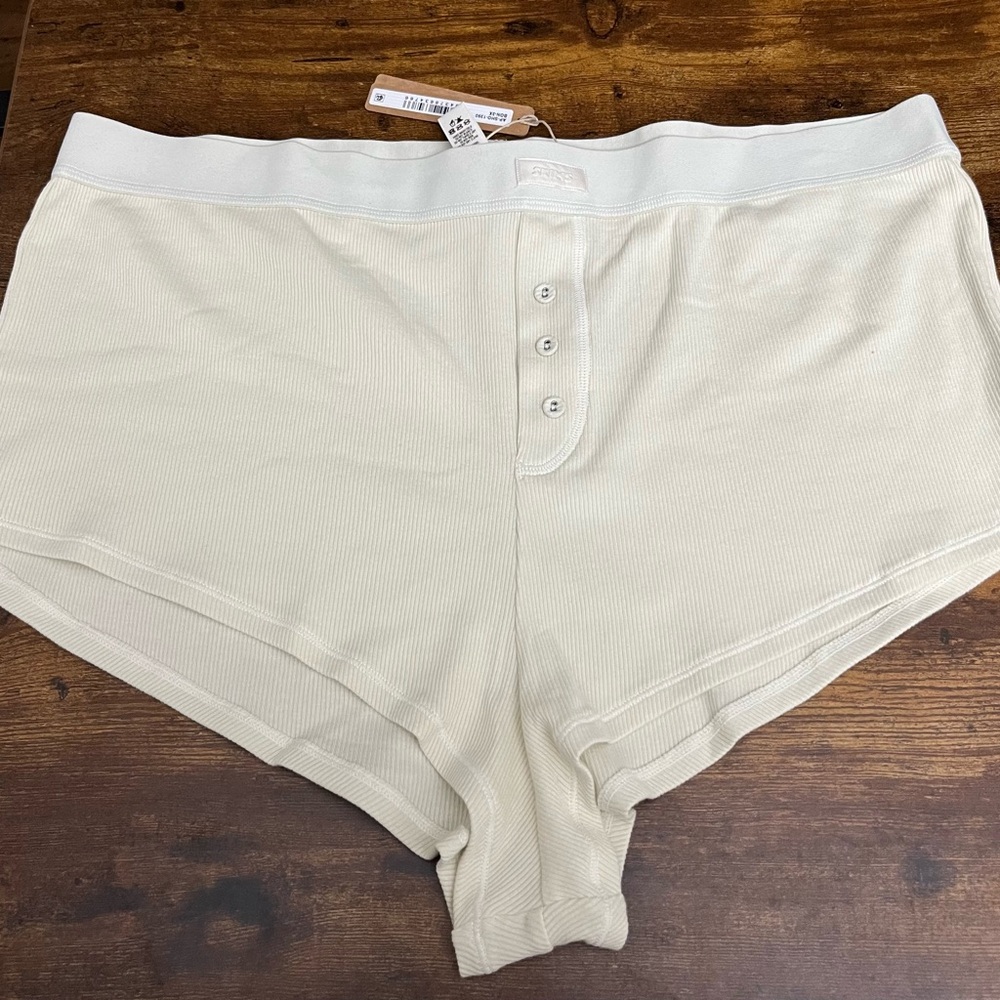 NWT! Skims Cotton Ribbed Shorts Bone Color Sz. 3x